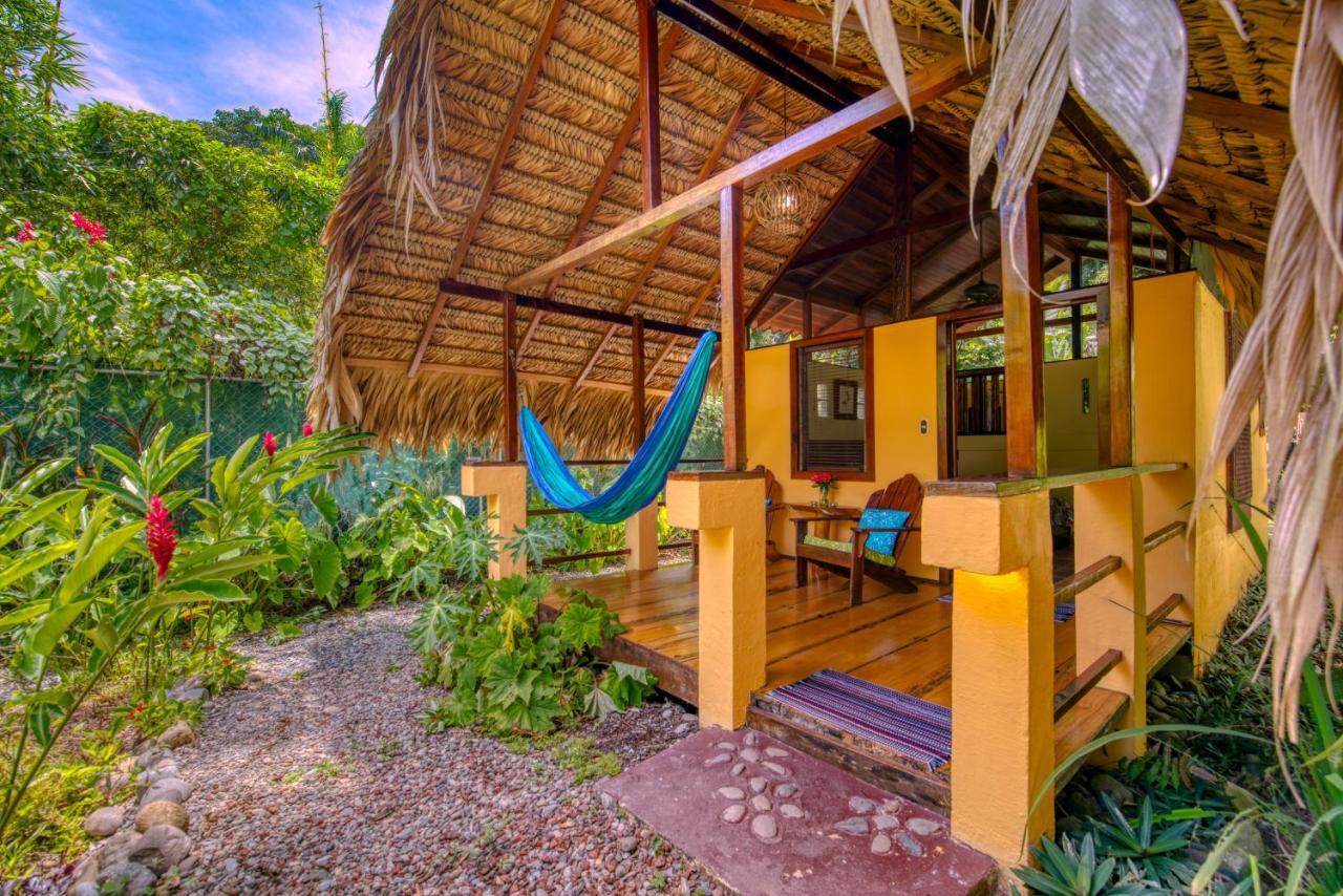Caribe Town Bungalows Puerto Viejo de Talamanca Экстерьер фото